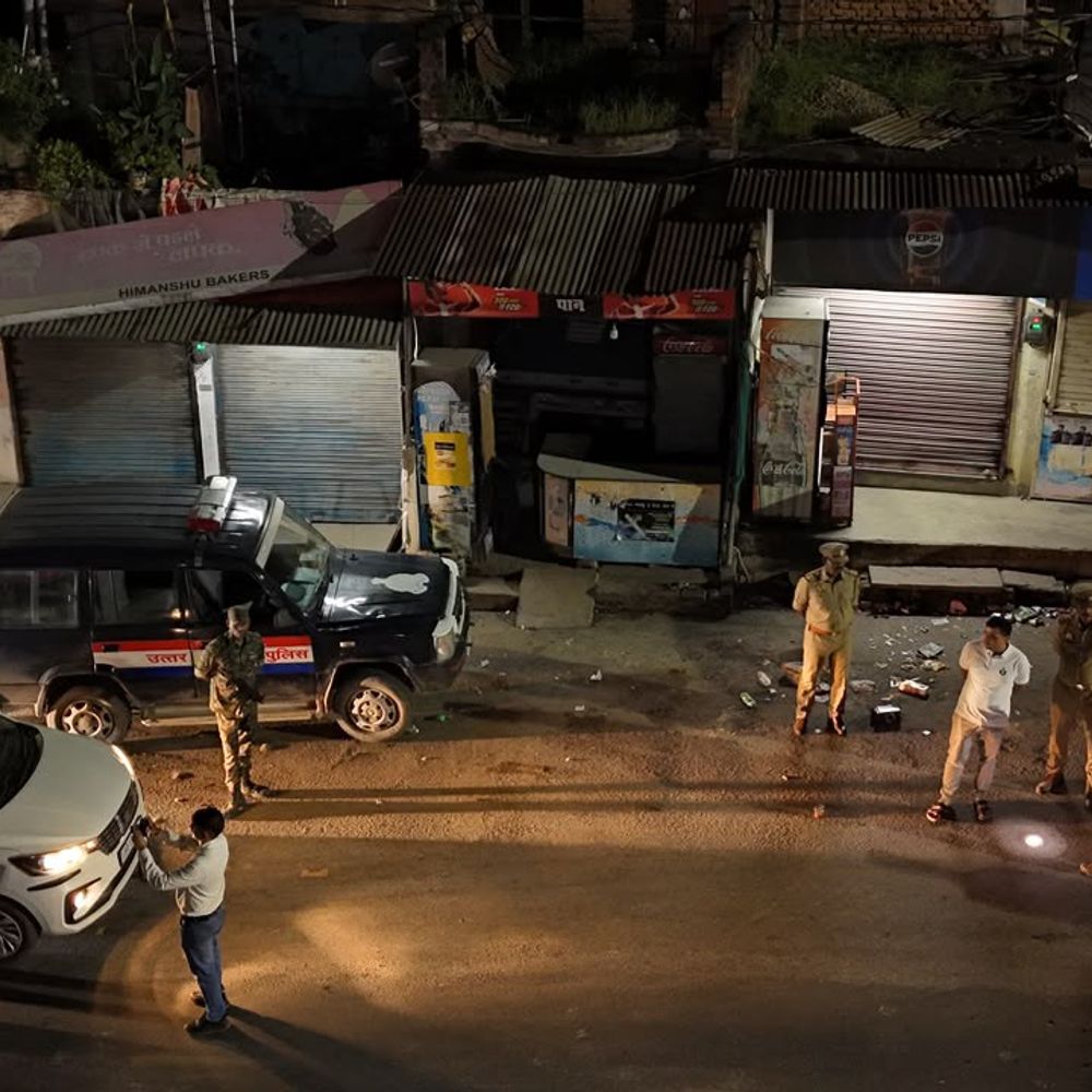 ऑपरेशन ऑल आउट में आपराधिक गतिविधियों पर नजर:सोनभद्र में एसपी ने ड्रोन से रखी निगरानी, संदिग्धों और वाहनों की सघन चेकिंग