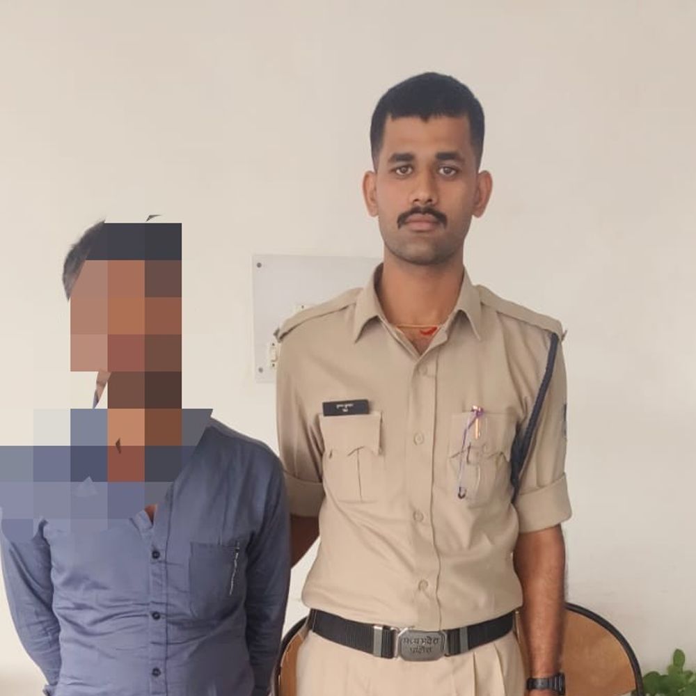 पिस्टल लहराकर राहगीरों को धमका रहा था आदतन अपराधी:नौरोजाबाद में पिस्टल और जिंदा कारतूस के साथ गिरफ्तार