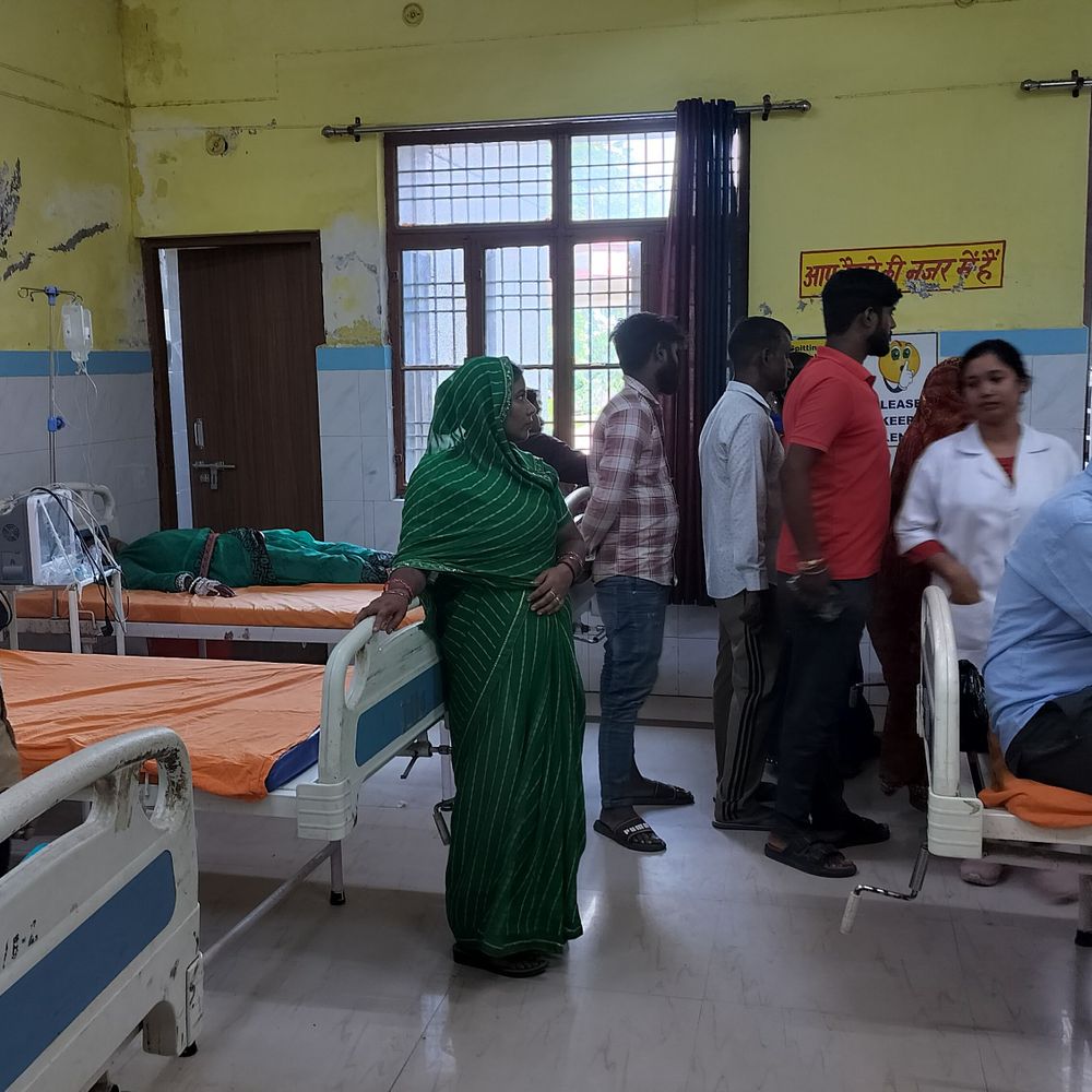 पारिवारिक विवाद के चलते दो विवाहिताओं ने उठाया आत्मघाती कदम:एक ने कांच खाया, दूसरी ने जहरीला पदार्थ; एक महिला को मेडिकल कॉलेज रेफर