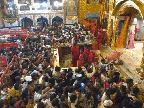 जयपुर-मोतीडूंगरी गणेश मंदिर में उमड़े श्रद्धालु, 3500KG मेहंदी खत्म:रील में दावा-मेहंदी लगाने से कुंवारों की होती है शादी, दिल्ली-चंडीगढ़ समेत कई शहरों से पहुंचे लोग