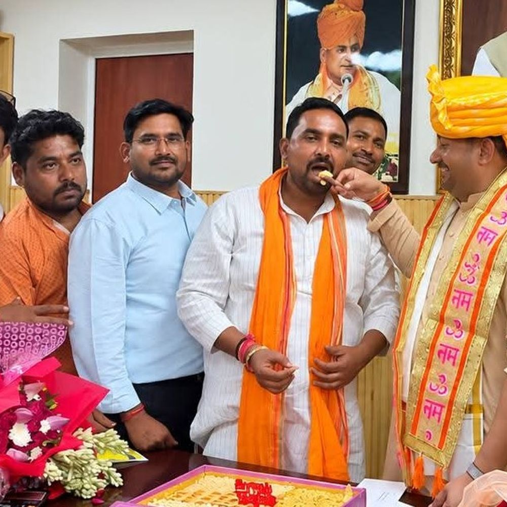 पूर्व भाजपा चेयरमैन पर गुंडा एक्ट की कार्रवाई से हंगामा:बुलंदशहर में 2 सिपाही सस्पेंड; लोधी समाज ने दी महापंचायत की चेतावनी