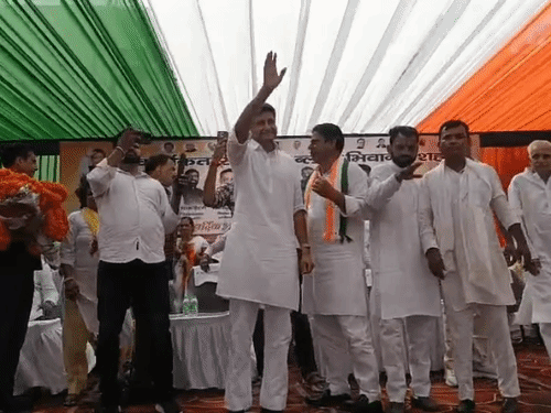 कांग्रेस सांसद दीपेंद्र हुड्‌डा ने साधा भाजपा पर निशाना:भिवानी में बोले- BJP के दफ्तरों का ही विकास, स्कूल-अस्पतालों की दुर्दशा
