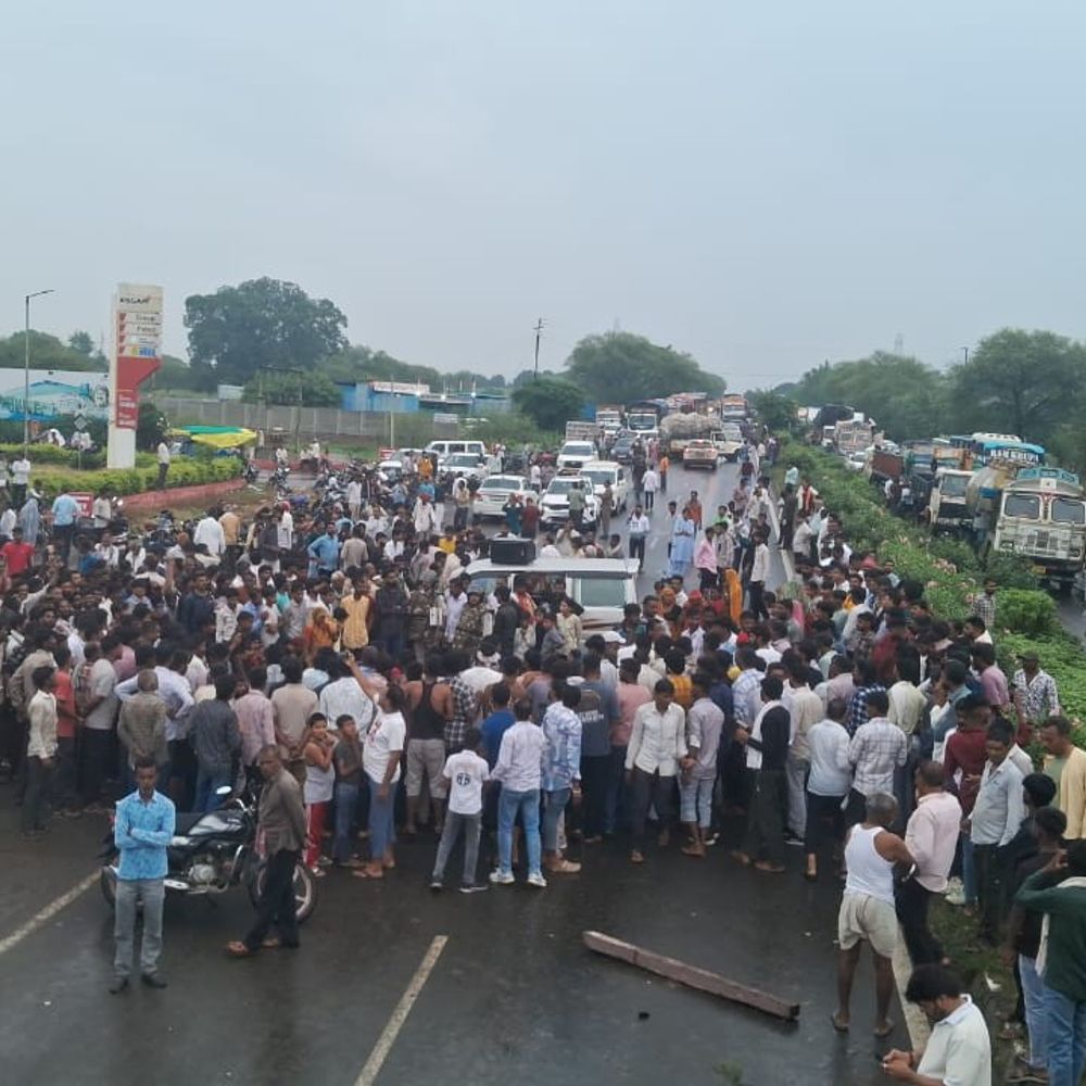 नीमच में फैक्ट्री में करंट से मजदूर युवक की मौत:गुस्साए परिजन ने हाईवे पर चक्काजाम किया, प्रबंधन पर लापरवाही का आरोप