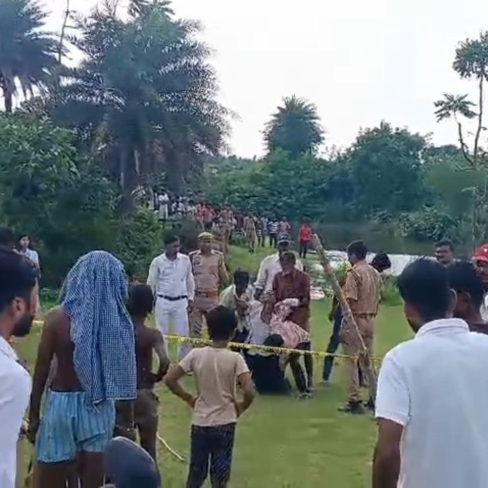 सीतापुर में पेड़ से गिरकर लड़की की मौत:नदी किनारे लकड़ी तोड़ते समय बिगड़ा संतुलन, रेस्क्यू के बाद मिला शव