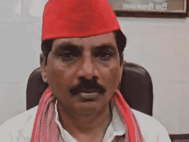 गोरखपुर सपा जिलाध्यक्ष बोले- डक्कू साहब हमारे बड़े भाई हैं:लेकिन पार्टी आरोप लगाने वाली मुस्लिम महिला का भी सम्मान करती है