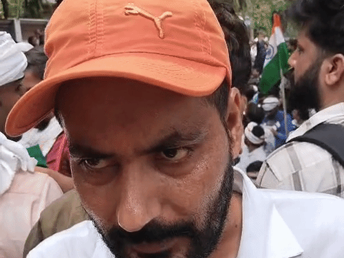 TGT-PGT भर्ती आंदाेलन में शामिल छात्रनेता पर FIR:प्रयागराज में वादी बोला- कलेक्ट्रेट में छात्रों से संवाद के दौरान मारपीट की