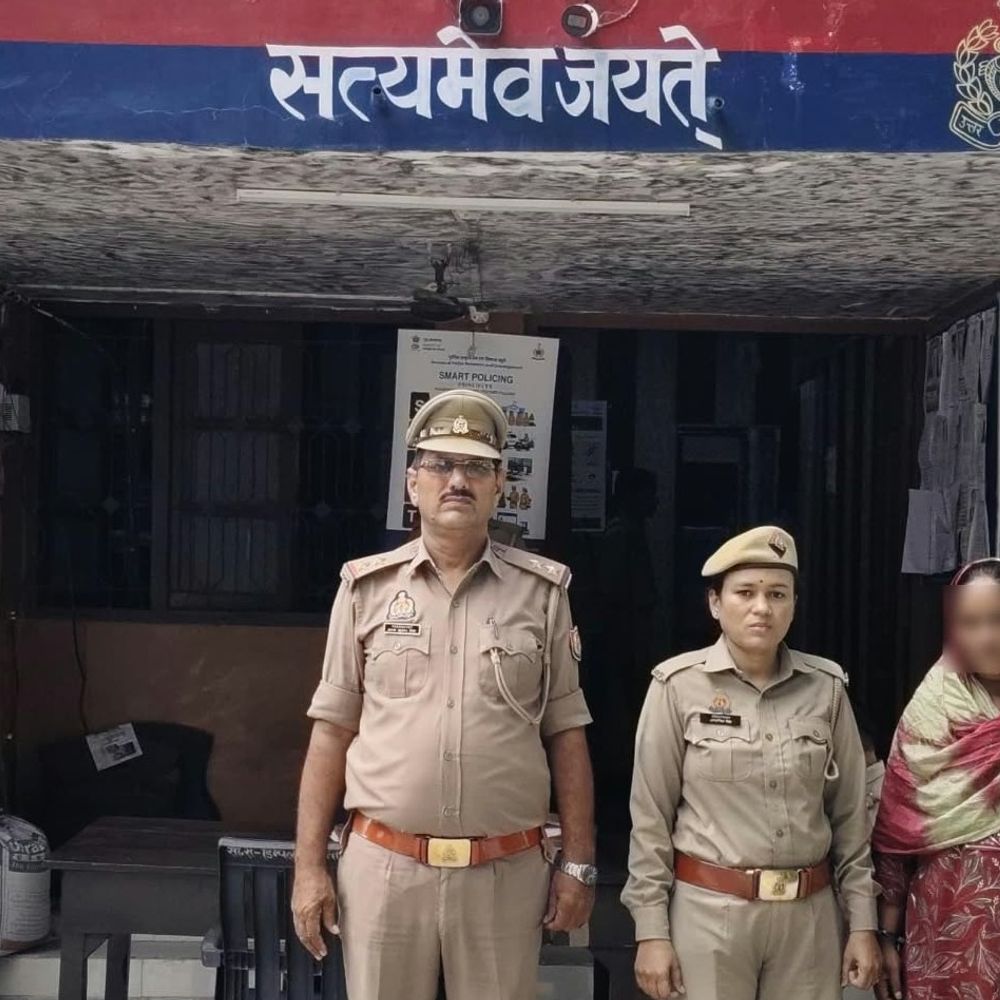 आजमगढ़ में पूजा पाठ करने के बहाने ठगी आरोपिता गिरफ्तार:25 हजार की इनामी महिला की तलाश में जुटी थी पुलिस