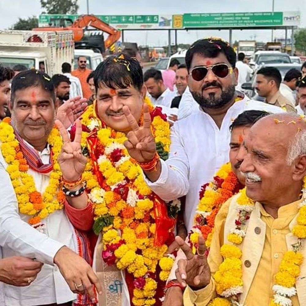 जालौन में भाजपा के नवनियुक्त क्षेत्रीय पदाधिकारियों का जोरदार स्वागत:कालपी पुल से उरई तक जगह-जगह अभिनंदन, कार्यकर्ताओं ने लिया संगठन मजबूत करने का संकल्प