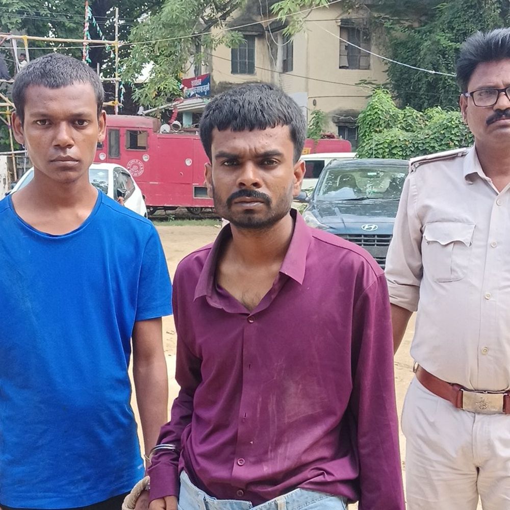 वृद्ध महिला से चेन झपटने के 2 आरोपी गिरफ्तार:मधुबनी पुलिस ने सोने की चेन, वारदात में इस्तेमाल बाइक, मोबाइल जब्त की