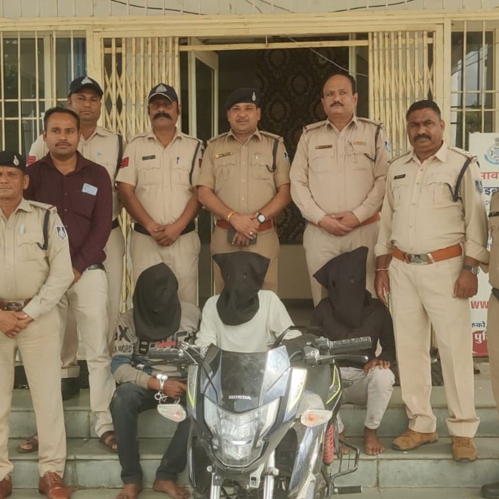 अमझेरा में लूट और चोरी की 3 वारदातों का खुलासा:3 आरोपी गिरफ्तार, बाइक, चांदी का कड़ा और 2600 रुपए बरामद, एक फरार