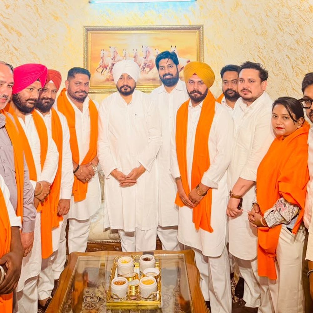पूर्व नगर काउंसिल प्रधान रेड्डी बेनीपाल कांग्रेस में लौटे:उनके साथ भाजपा के कई स्थानीय नेता भी शामिल हुए, डेराबस्सी में सियासी हलचल