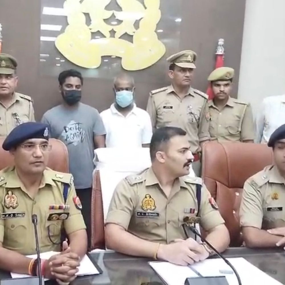 पटाखा फैक्ट्री में लाइसेंस से 25 गुना कच्चा माल मिला:बिजनौर में 2 गिरफ्तार, 39 क्विंटल 59 किलो सुतली बम और 13 कारतूस बरामद; फैक्ट्री सील