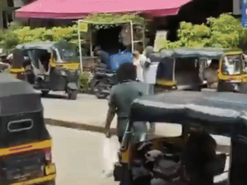 ₹3300 करोड़ के मालिक भाजपा विधायक भिखारी बने:गंदे-मैले कपड़े पहनकर सड़क पर बैठे; गुरु के आदेश पर बदला था रूप