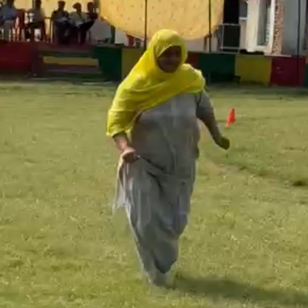 कपूरथला में खेल मैदान पर दादी-पोते की जोड़ी:65 साल की गुरबख्श कौर ने 200 मीटर दौड़ लगाई, 14 साल का पोता भी दौड़ा