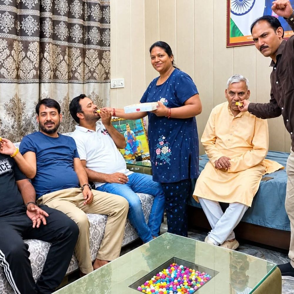 आगरा की दीप्ति शर्मा की फिरकी में फंसी लंका:भारत ने जीता एशिया कप; आगरा में जश्न, घर पर बंटी मिठाइयां
