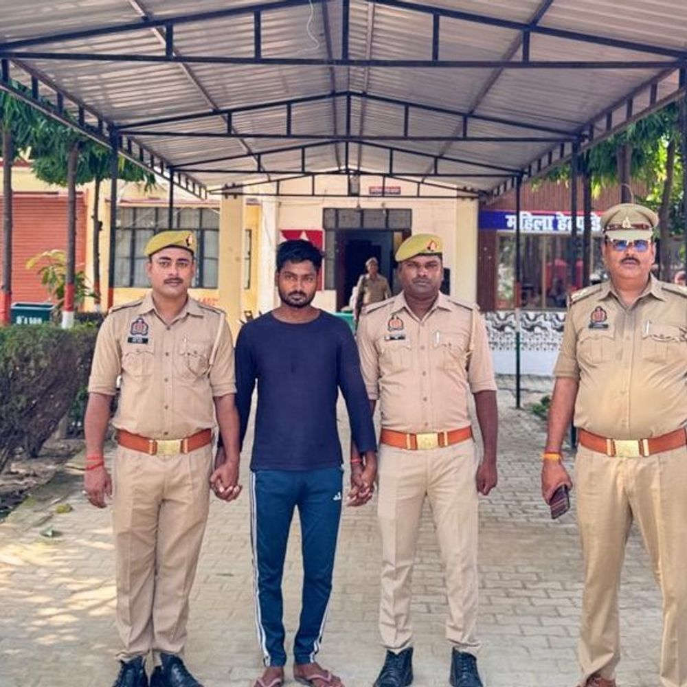 3 साल से फरार 25 हजार का इनामी गिरफ्तार:आजमगढ़ कोर्ट में पेश नहीं होने पर हो चुकी कुर्की, चोरी के मामले में वांछित था
