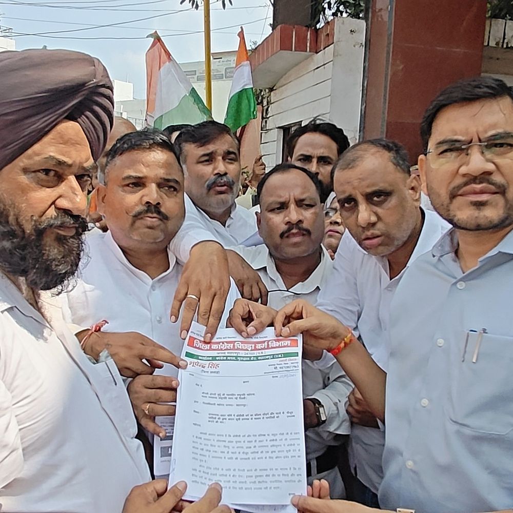 सहारनपुर में कांग्रेसियों को कलेक्ट्रेट गेट पर रोका:ज्ञापन देने जा रहे थे, जनगणना-2027 में OBC का अलग कॉलम जोड़ने की मांग