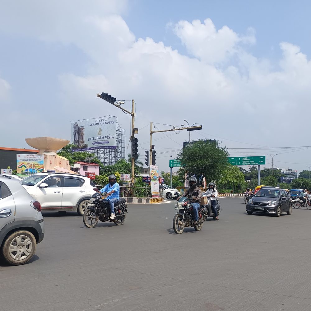 लखनऊ में सितंबर में बढ़ रही उमस:तापमान सामान्य से ज्यादा हुआ, आज धूप के साथ बादल भी छाए रहेंगे