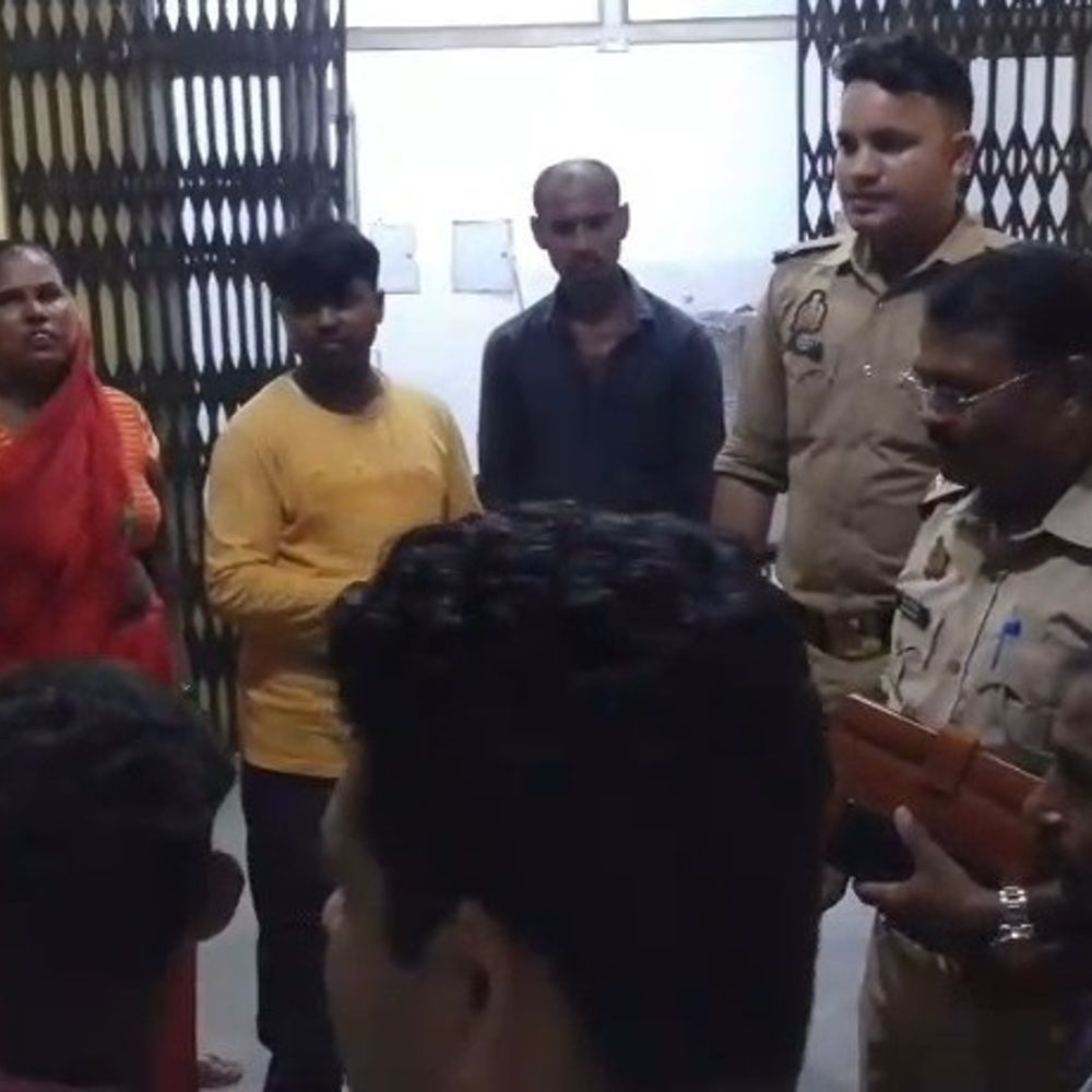 पंखा चलाते समय महिला को लगा करंट, मौत:उन्नाव के हिरन नगर में हादसा; जिला अस्पताल में डॉक्टरों ने मृत घोषित किया