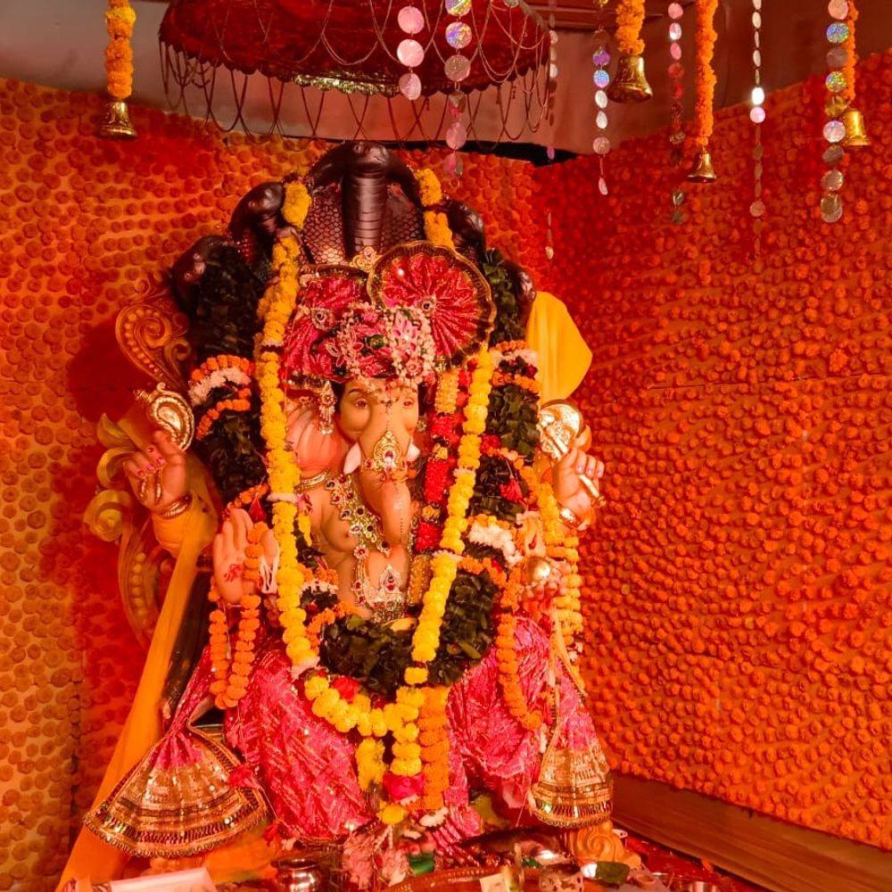 मुरादाबाद में गणेश महोत्सव: महाआरती में पहुंचे हजारों भक्त:कोल्हापुर के पंडित ने कराई महाआरती, 150 किलो लड्डू का भोग लगा और झांकियां निकलीं