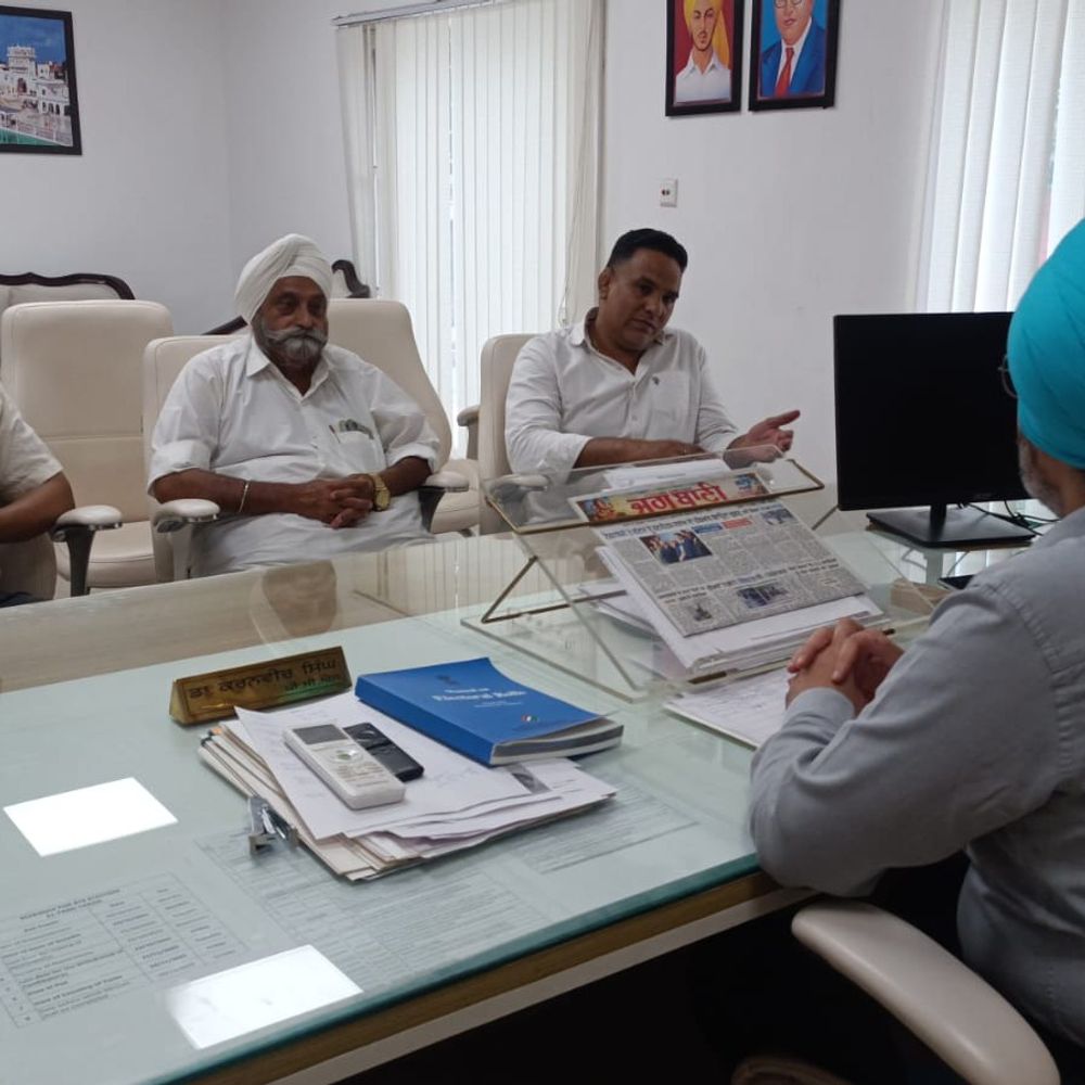 वोटर रजिस्ट्रेशन अधिकारियों ने राजनीतिक दलों को दावों-आपत्तियों की सूची:विशेष सुधार के दूसरे चरण में मिली जानकारी, 12 अक्टूबर को होगा अंतिम प्रकाशन