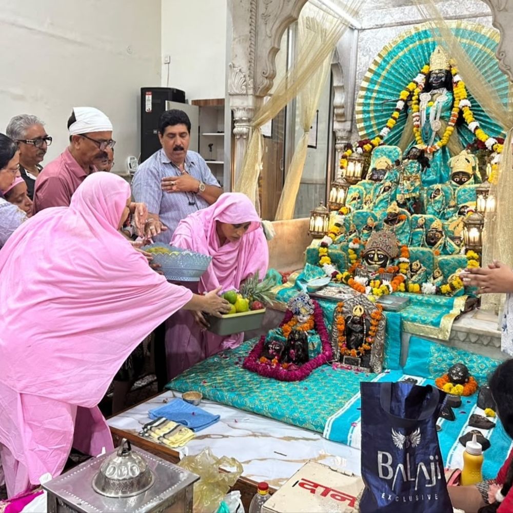 मंदिर जय कृष्णियां में श्री चक्रधर जयंती मनाई