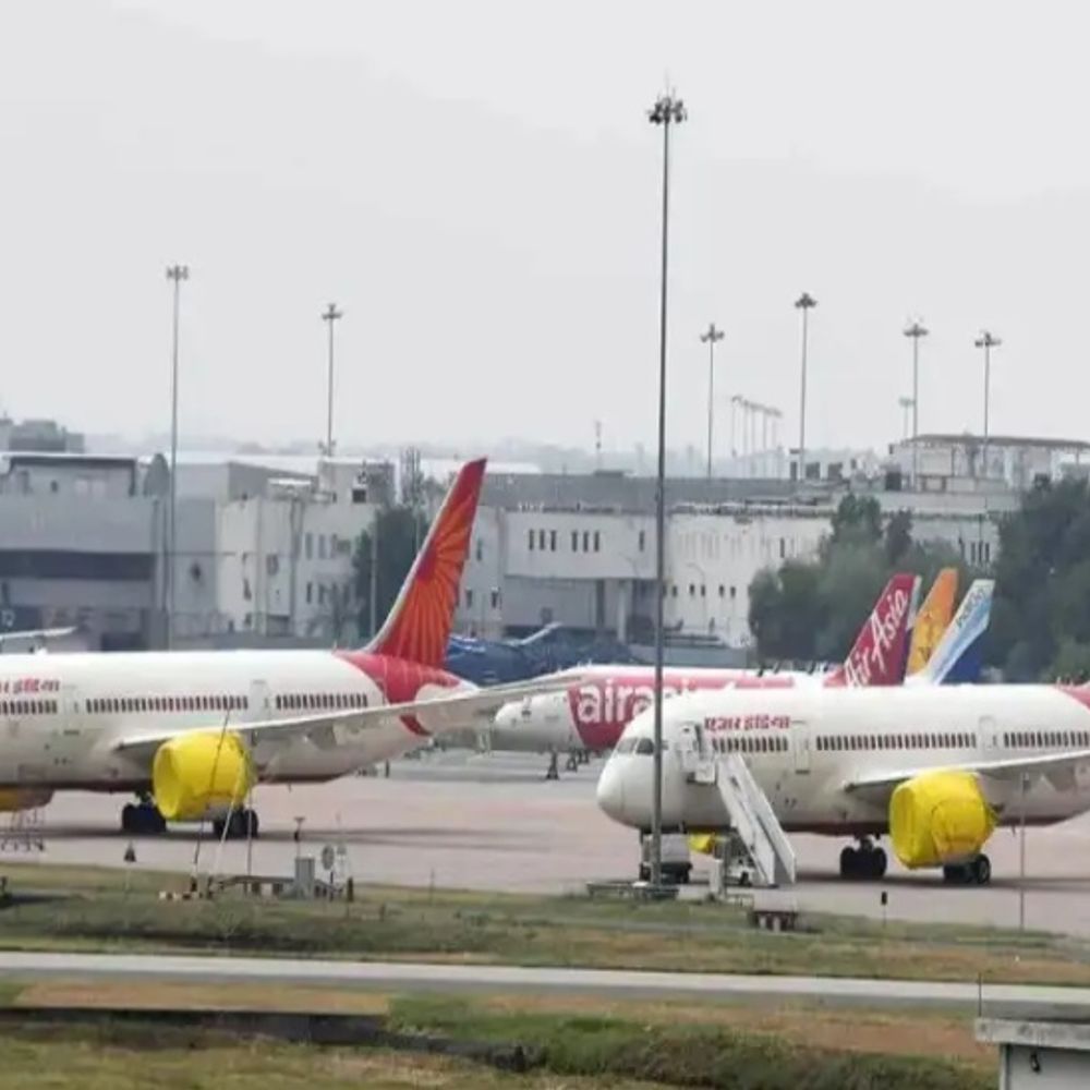 दिल्ली एयरपोर्ट पर इमिग्रेशन चूक:सरकार का एअर इंडिया CEO को नोटिस; 3 विदेशी बिना जांच देश से बाहर निकले थे