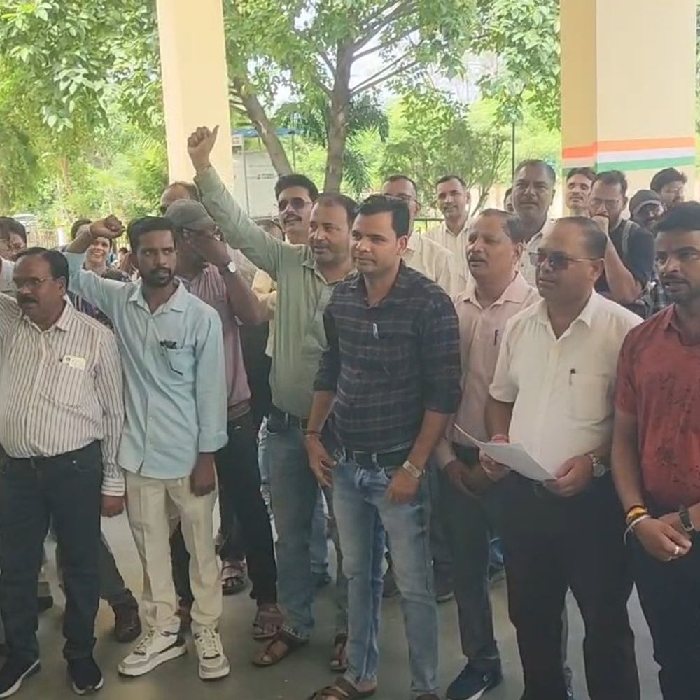 ग्रामीण स्वामित्व योजना पर पटवारी संघ का विरोध:पटवारी संघ बोला- वेतनमान विसंगति सहित मांगें पूरी नहीं हुईं तो काम नहीं करेंगे