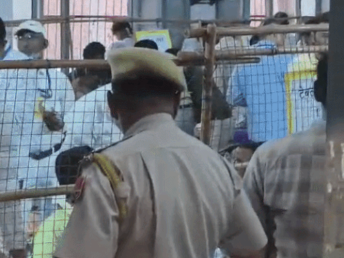 भाजपा-कांग्रेस प्रत्याशी को ले गए शहर के बाहर:कल वार्ड 50 के एक बूथ पर दोबारा होगी वोटिंग; 17 को आएगा रिजल्ट
