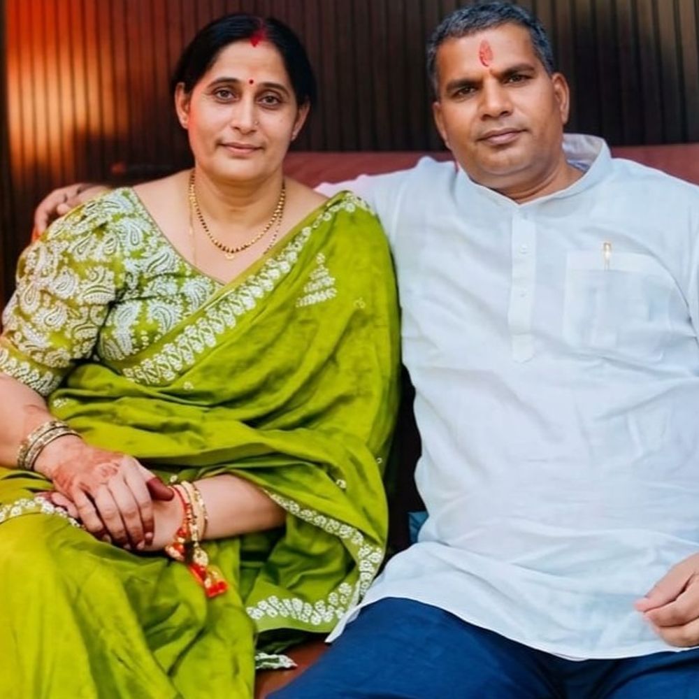 कोतवाली के सामने स्कूल संचालक पर हमला, चेन लूटी:पत्नी-बेटी के सामने सिर फोड़ा; पीड़ित बोला- अब बरेली आने में डर लगता है