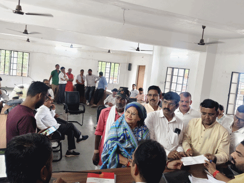 सलूंबर में सभापति चुनाव को लेकर तस्वीर साफ:बीजेपी ने कैलाश गांधी को उतारा, कांग्रेस ने नरेश जैन को मिला टिकट