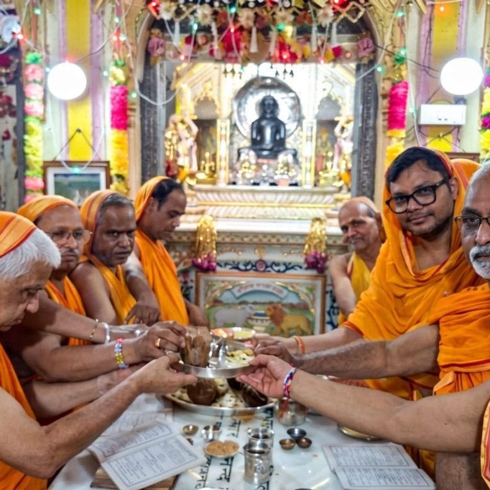 लखनऊ में दशलक्षण महापर्व शुरू:शहर के मंदिरों में अभिषेक-पूजा, 10 दिन चलेंगे धार्मिक अनुष्ठान