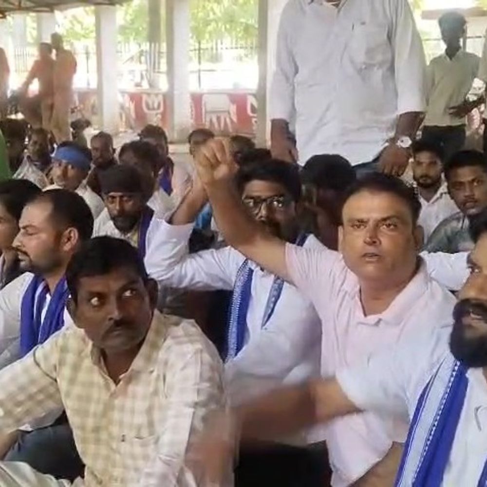 गोंडा में भीम आर्मी और आजाद समाज पार्टी का प्रदर्शन:राष्ट्रपति के नाम ज्ञापन सौंपा, 4 सूत्रीय मांगों को लेकर जुटे कार्यकर्ता