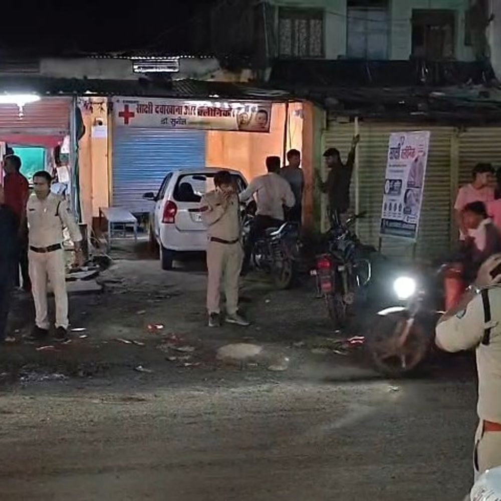 बंद क्लीनिक के अंदर मिला संचालक का शव:रायसेन में 2-3 दिन से बंद था क्लीनिक, पोस्टमार्टम से साफ होगी मौत की वजह