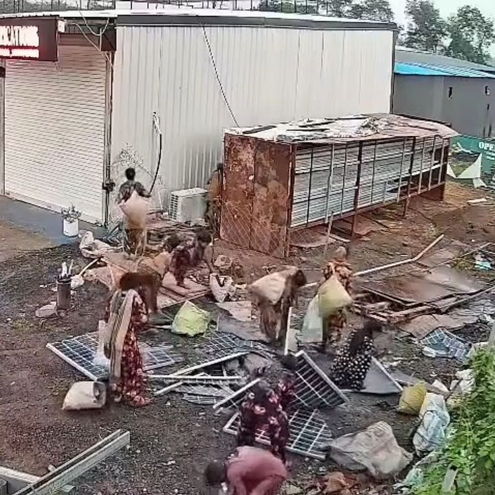सोलर गोदाम से चोरी करने वाली 6 महिलाएं गिरफ्तार:विदिशा में सीसीटीवी में चोरी करते नजर आईं, खराब सोलर प्लेटें तोड़कर एल्युमीनियम-कॉपर चुराती थी