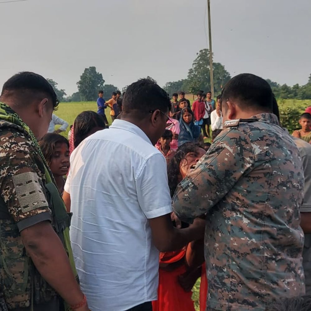 तीज पर दुर्गा मंडप गई युवती का शव झाड़ियों से बरामद