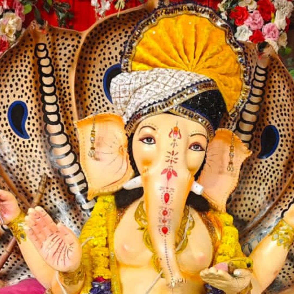 गणेश महोत्सव में उमड़ी भीड़:हीरागंज गांधी नगर में हनुमान अंश मूवी का हुआ प्रदर्शन