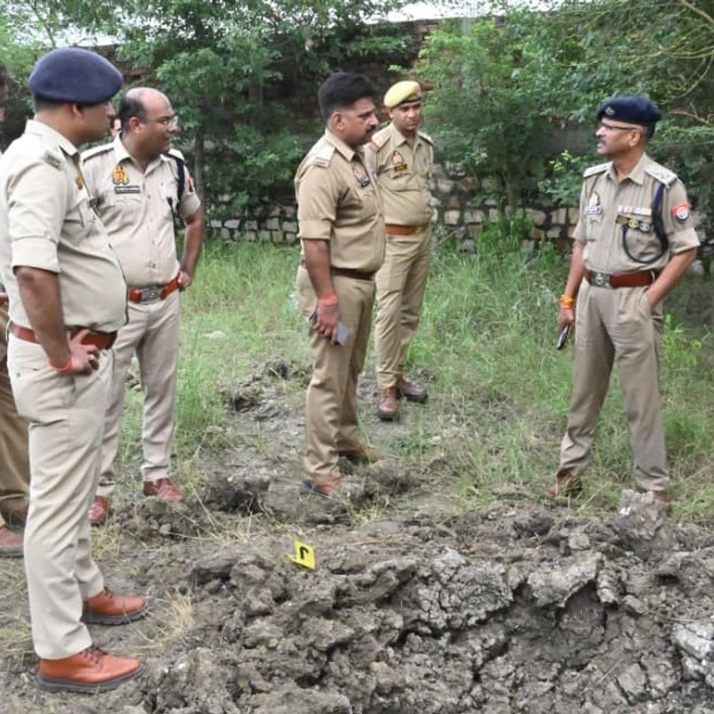 चित्रकूट धमाके में डेटोनेटर जैसे विस्फोटक के संकेत मिल रहे:234 मोबाइल नंबर रडार पर, NIA को भी भेजी गई शुरुआती जानकारी