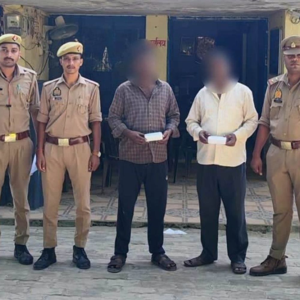 रायबरेली में पुश्तैनी मकान विवाद में महिला पर जानलेवा हमला:दो भाई गिरफ्तार, तकिये से मुंह दबाकर जान से मारने की कोशिश; 4600 रुपये बरामद