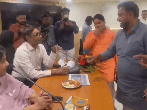 मेयर बोलीं- गाड़ियों की खरीद में मेरा हस्तक्षेप नहीं:गाजियाबाद में एक दिन पहले पार्षदों की मेयर सुनीता दयाल से हुई थी नोंकझोंक