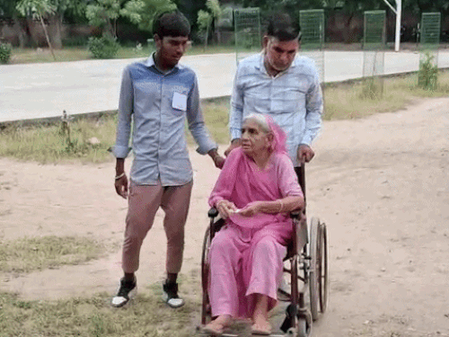 जोधपुर में एक बूथ में दोबारा वोटिंग, 72.39% मतदान:देर रात कांग्रेस नेता पहुंचे थाने; महिला पार्षद के ससुर का आरोप-परिवार को बंदी बनाकर रखा