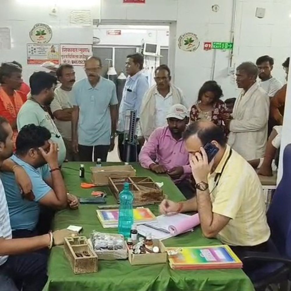 महोबा में टाइफाइड से एक महिला की मौत:घर-घर में मरीज, जिला अस्पताल में 16 गंभीर भर्ती और भारी भीड़