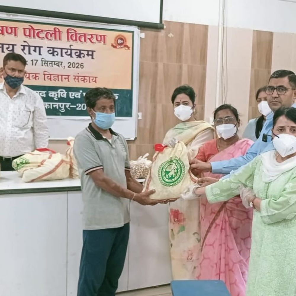 कानपुर सीएसए में पोषण किट वितरण:कृषि विश्वविद्यालय ने मरीजों को किट बांटी, पोषण के प्रति किया जागरूक