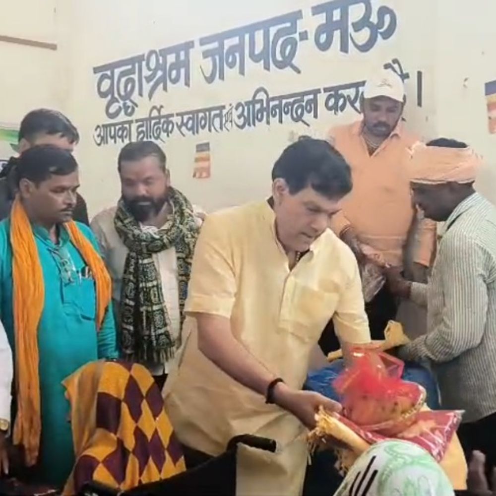 ऊर्जा मंत्री एके शर्मा ने पीएम मोदी का जन्मदिन मनाया:वृद्धाश्रम में केक काटा, फल-अंगवस्त्र बांटे; समाधि स्थल पर चलाया स्वच्छता अभियान