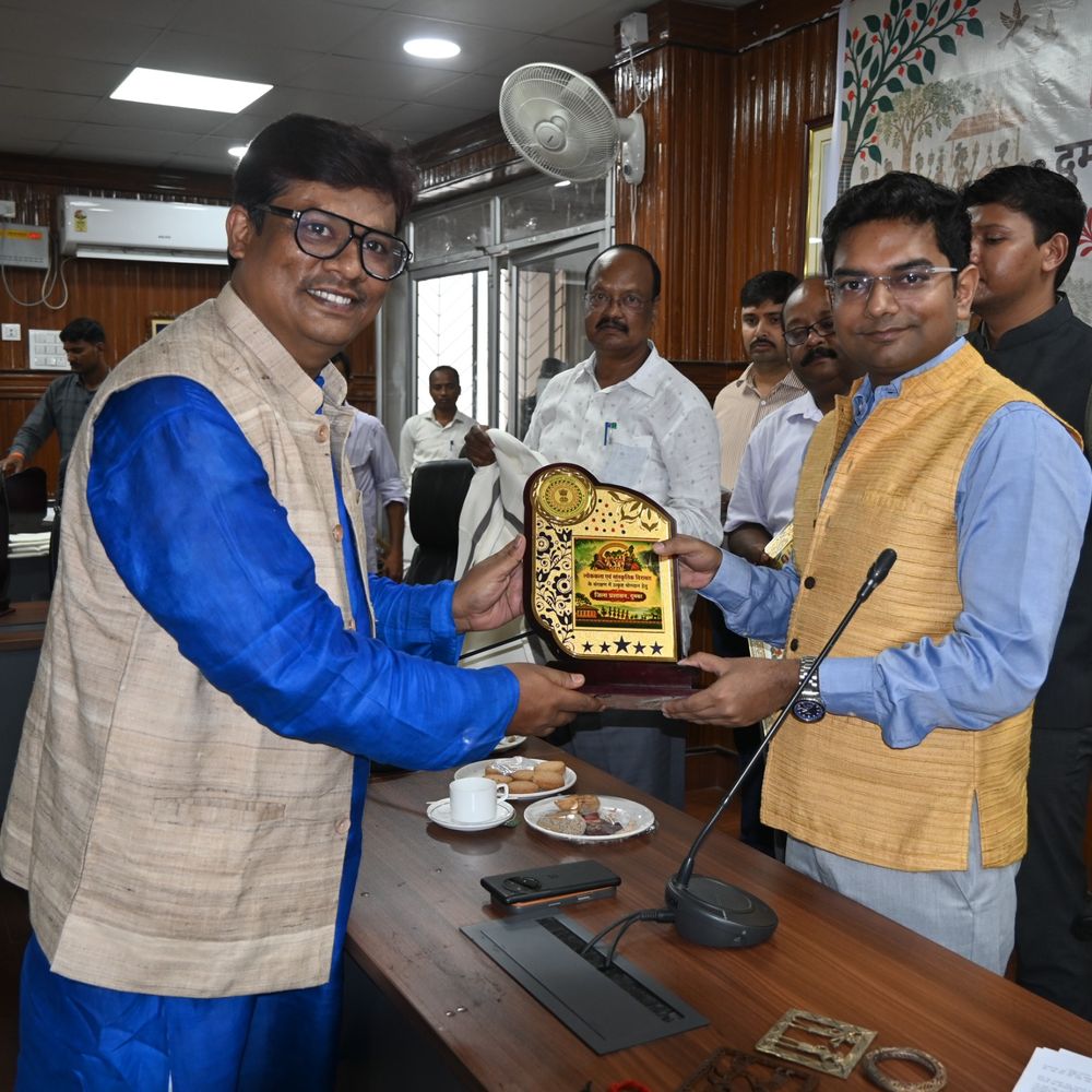 जीआई टैग प्राप्त कलाकारों का दुमका में हुआ  सम्मान, डीसी बोले- पीढ़ियों की मेहनत की पहचान