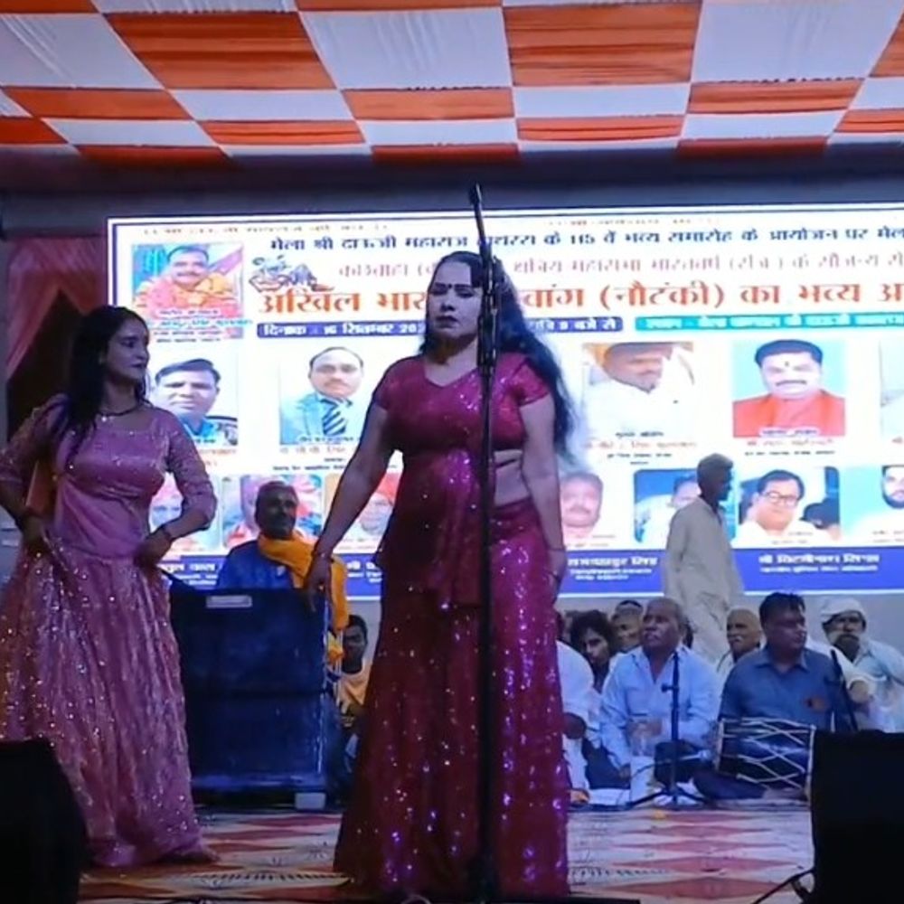 हाथरस के दाऊजी मेले में रातभर चला स्वांग-नौटंकी:'अमर सिंह राठौर' समेत कई प्रस्तुतियों ने बांधा समां, तालियों से गूंजा पंडाल