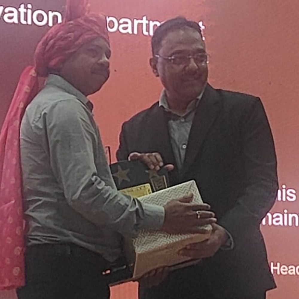 SECL विश्वकर्मा अवार्ड्स में 75 कर्मचारियों का सम्मान:द्वितीय विश्वकर्मा अवार्ड्स में लोकगीत-नृत्य की प्रस्तुति ने बांधा समां, स्वच्छता कर्मियों का भी सम्मान