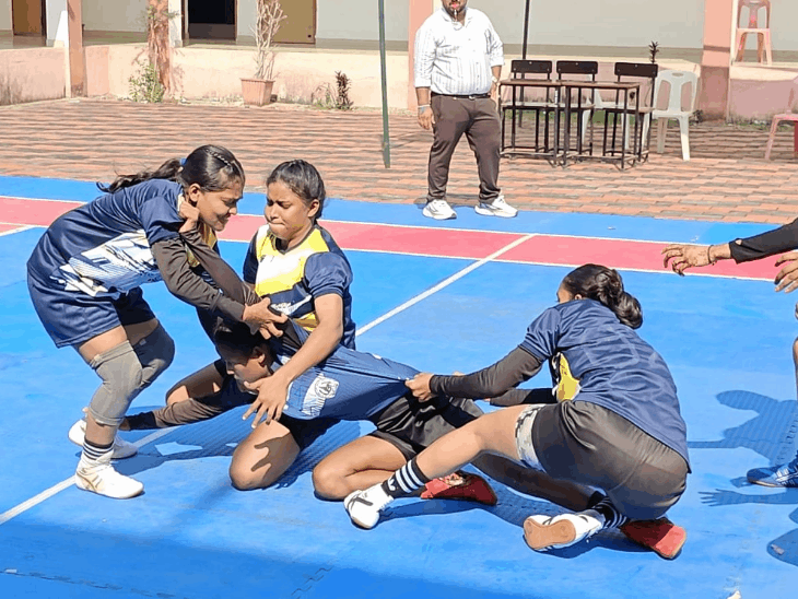 धमतरी में इंटर कॉलेज महिला कबड्डी प्रतियोगिता:16 टीमों में से चुनी जाएंगी 12 खिलाड़ी, रायपुर सेक्टर टीम का करेंगी प्रतिनिधित्व