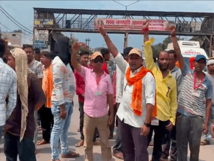 कांकेर में बस की टक्कर से राजमिस्त्री की मौत:गुस्साए संघ ने NH-30 पर किया चक्का जाम,ड्राइवर पर कार्रवाई और परिवार को मदद की मांग