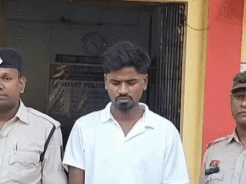 जांजगीर-चांपा में युवक पर चाकू-बेसबॉल स्टिक से हमला:पूर्व विवाद में जानलेवा वार, एक आरोपी गिरफ्तार, हथियार और कपड़े जब्त
